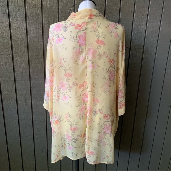 American Eagle Floral Print Over Size Kimono - Picture 5 of 10